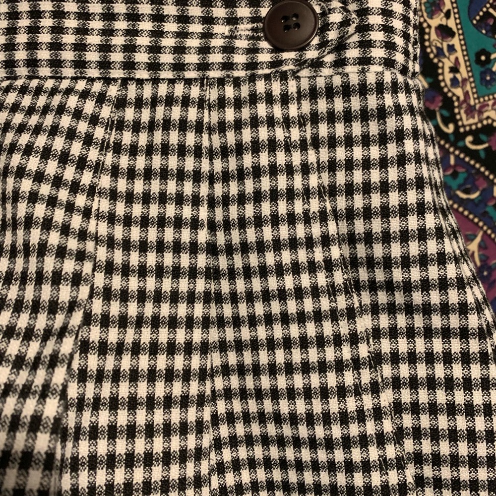 Shorts - Picture 2 of 4